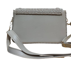 Pochette femme tressée élégante couleur claire avec bandoulière